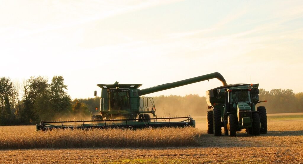 harvest, harvester, teamwork-1825170.jpg